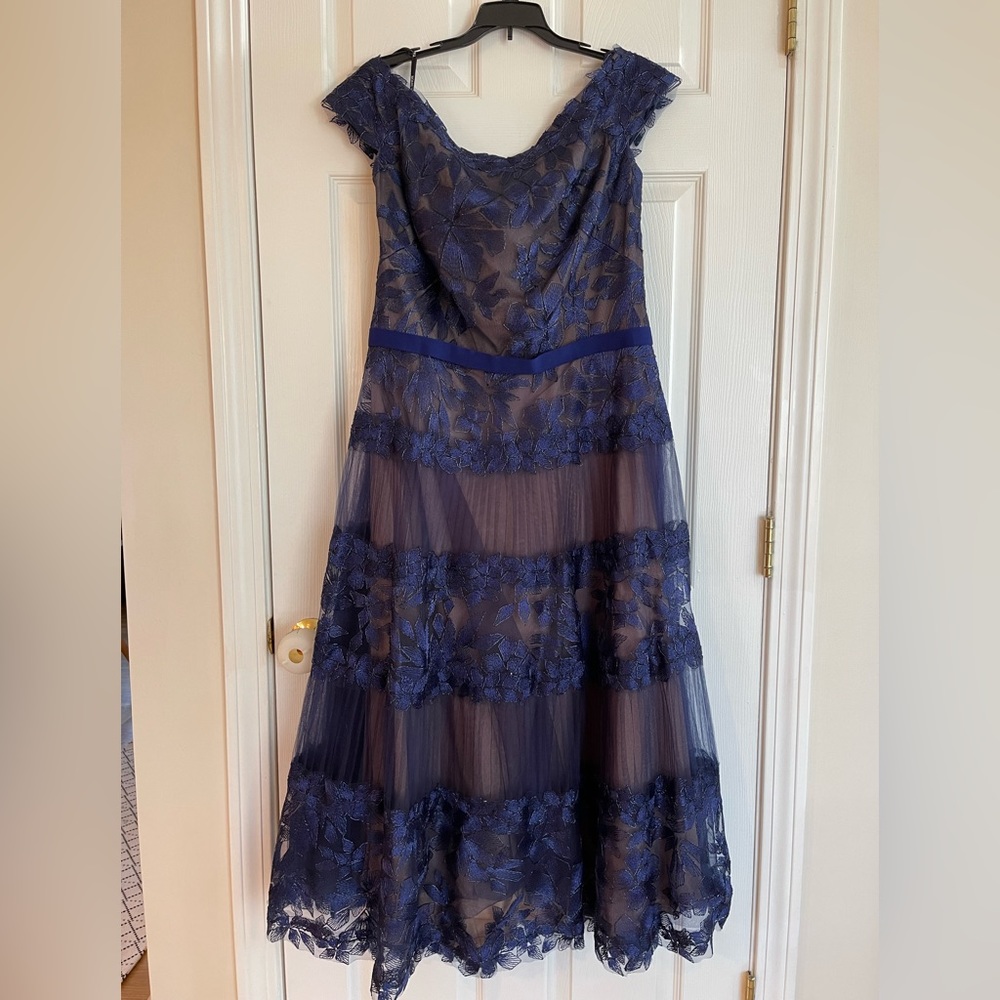 Tadashi Shoji embroidered beaded lace dress size 16